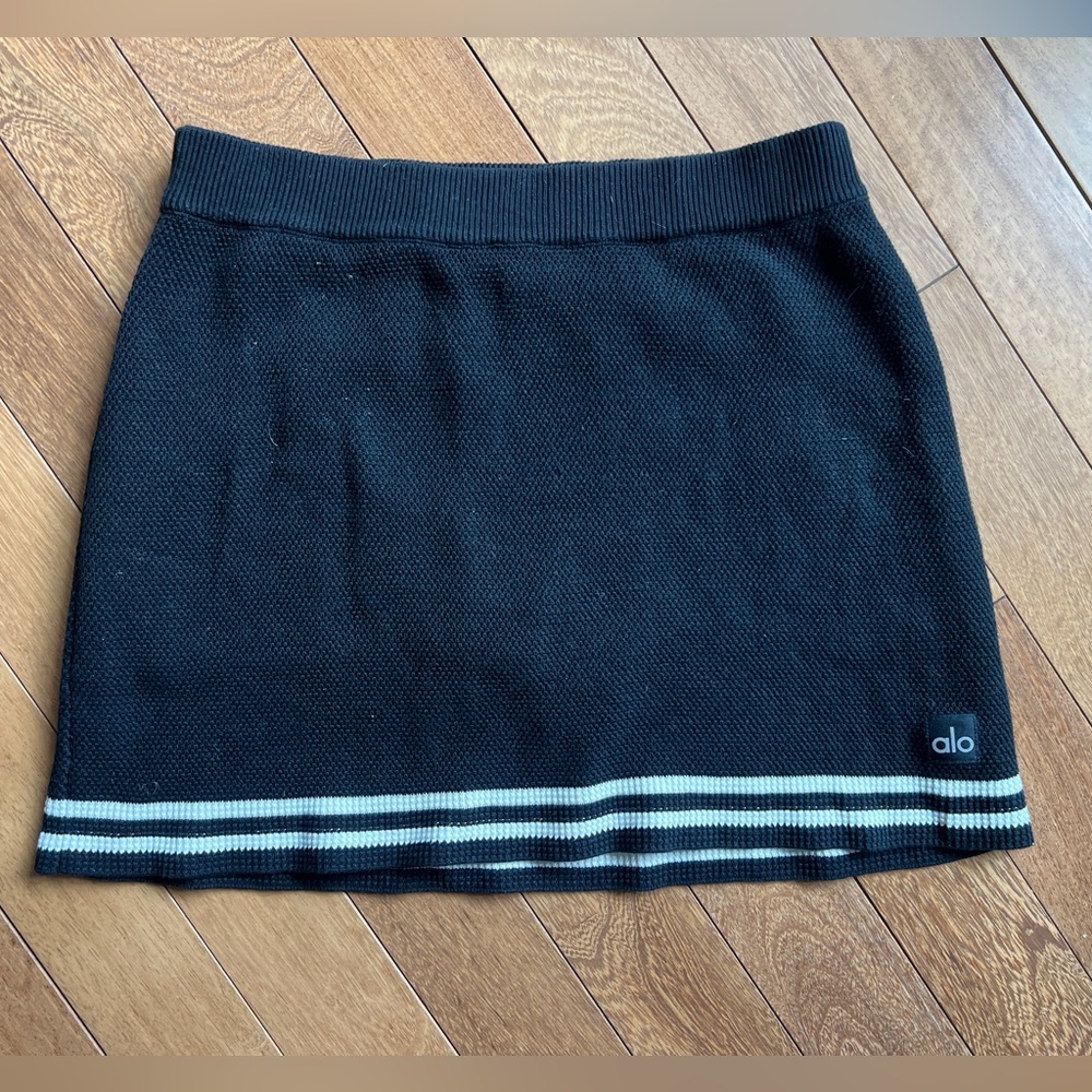 ALO Yoga Tennis Club Sweater Knit Skirt Size Large Black and Ivory.